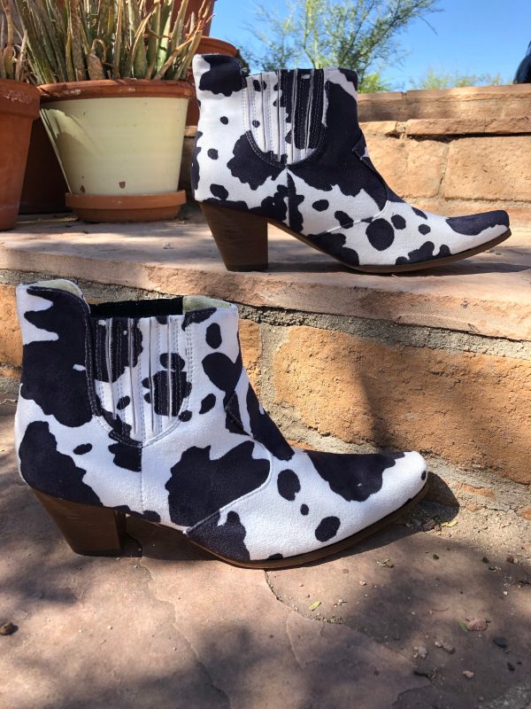 Cow Print Western Boots   8 For Sale