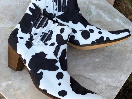 Cow Print Western Boots   8 For Sale